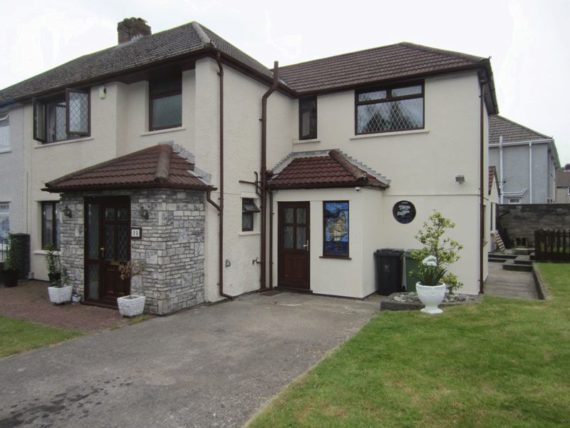 5 Bedroom Semi-Detac...